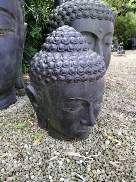 Artikelbild 2 des Artikels “Ausstellungsstück - Buddha-Kopf, 50 cm Höhe, Steinguss, hohl, handgefertigt & farbig “